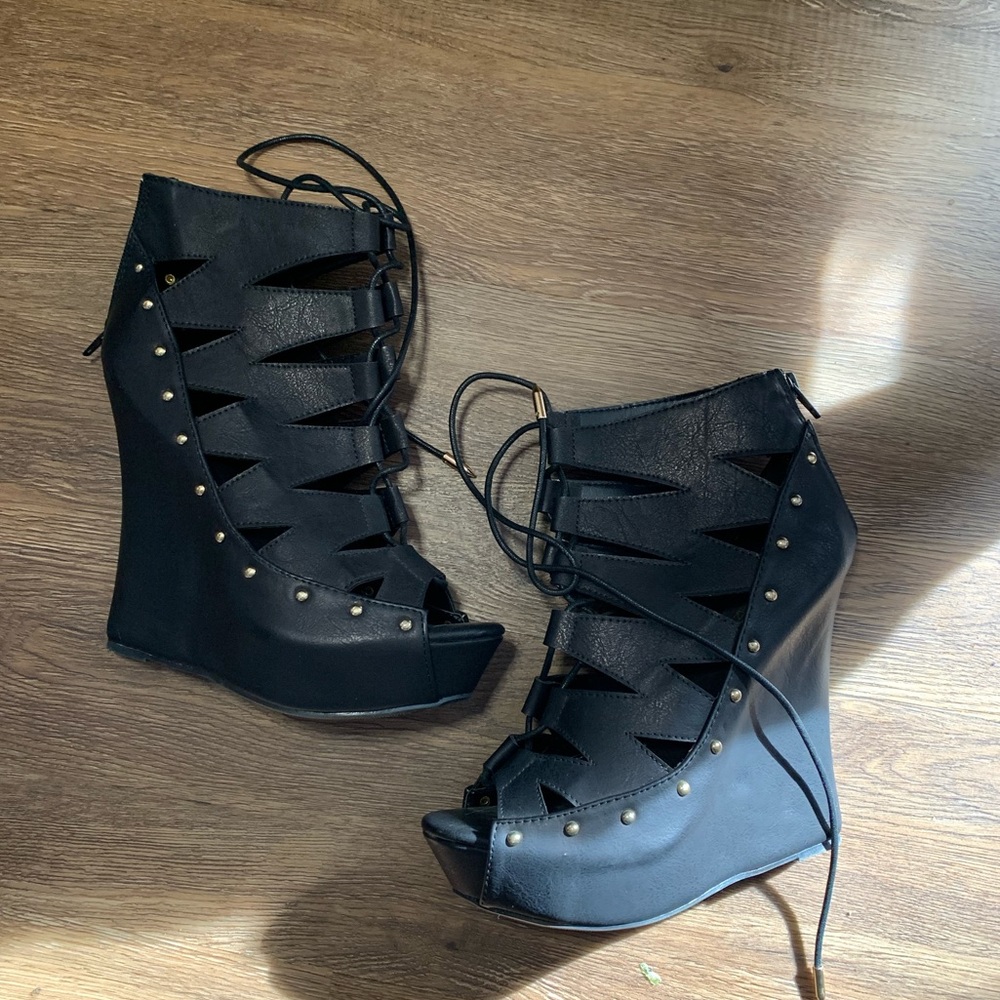 NWOT black lace-up wedges
